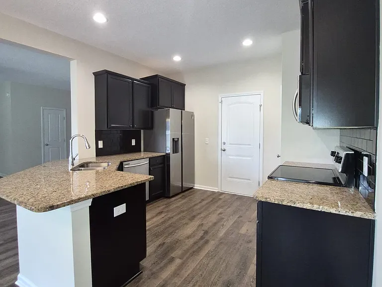 33 Trask Cir — Photo 3