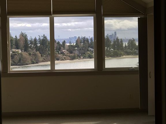 4th image of 900 Winslow Way E #1