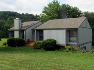 7806 Forest Edge Dr, Roanoke, VA 24018