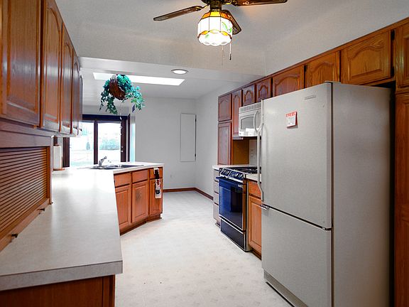 4th image of 16925 Penrod Dr