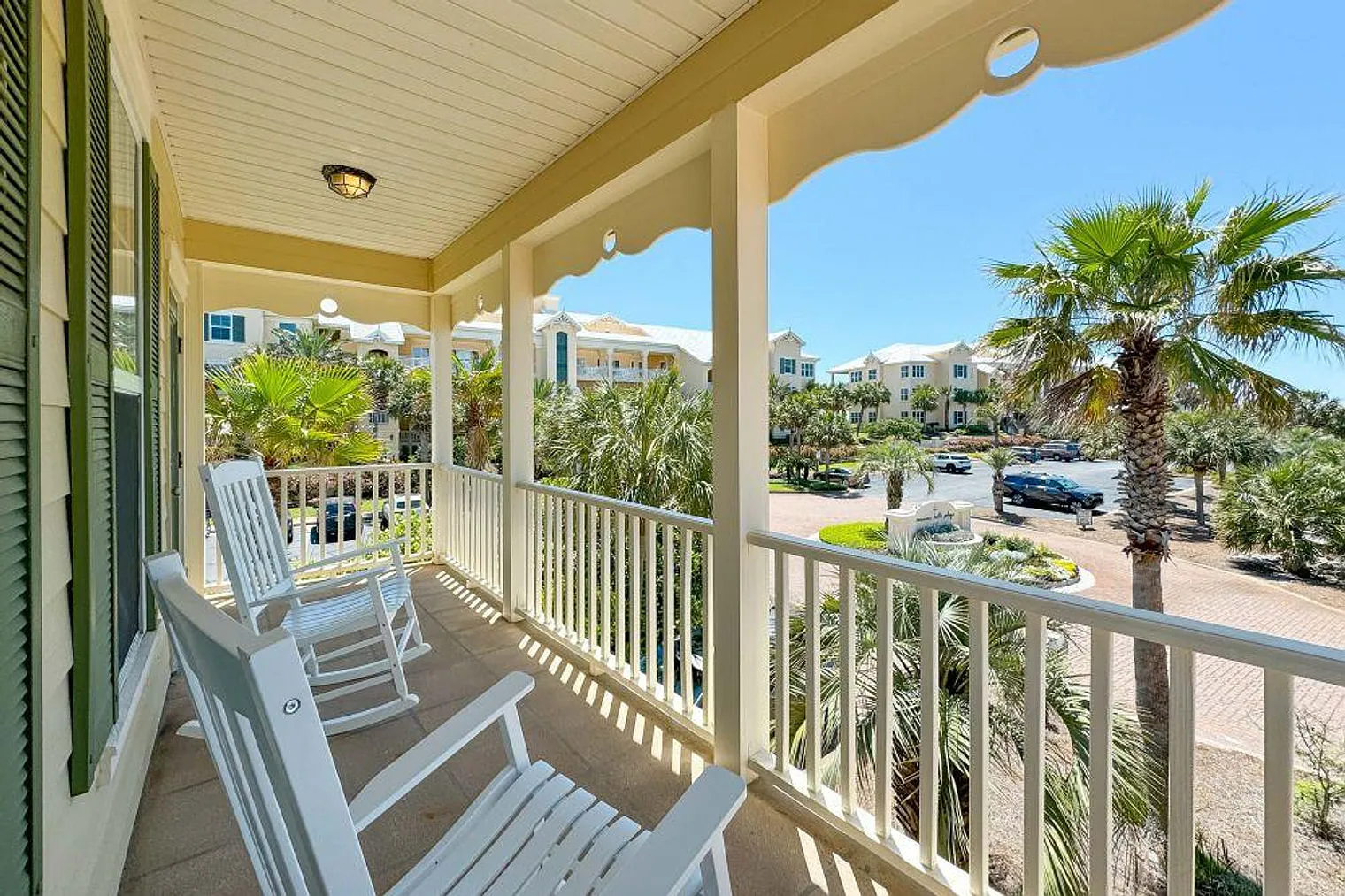 3 bed, 3.0 bath, 1840 sqft, $5,196 — Photo 3