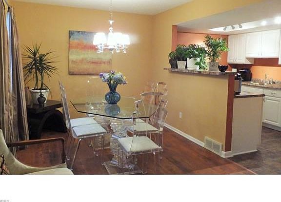 5th image of 226 Deepwood Dr