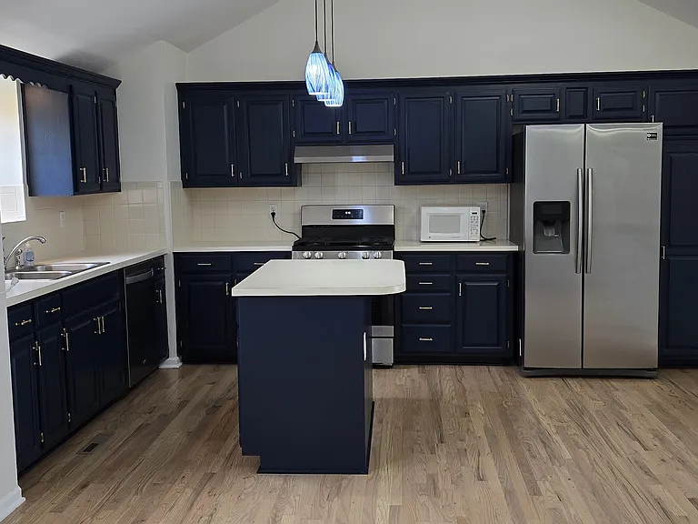 1220 NE Applewood St — Photo 9