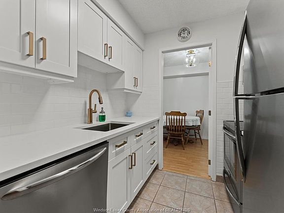 5th image of 9099 Riverside Dr E #907