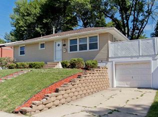 3312 Crestwood Dr NW, Cedar Rapids, IA 52405