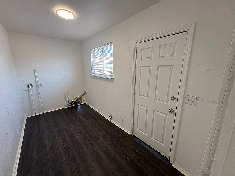 10596 Lewis Dr — Photo 21