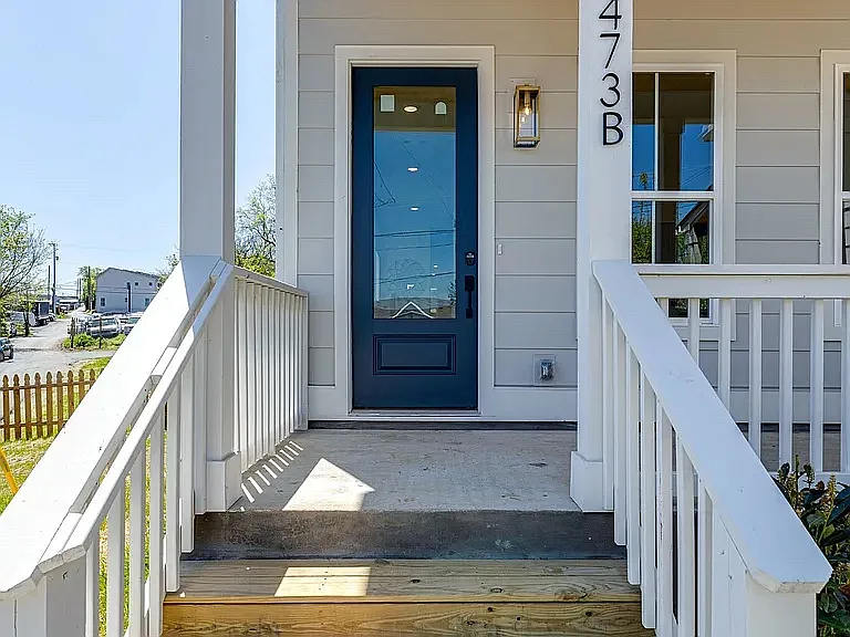 3 bed, 1950 sqft, $3,200 — Photo 3