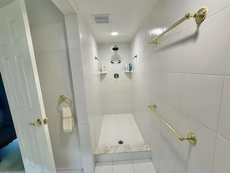 2910 SW 87th Ter #CU-1708 — Photo 37