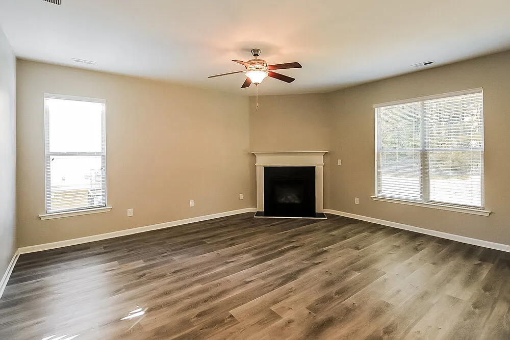 4 bed, 2.5 bath, 2498 sqft, $2,315 — Photo 4