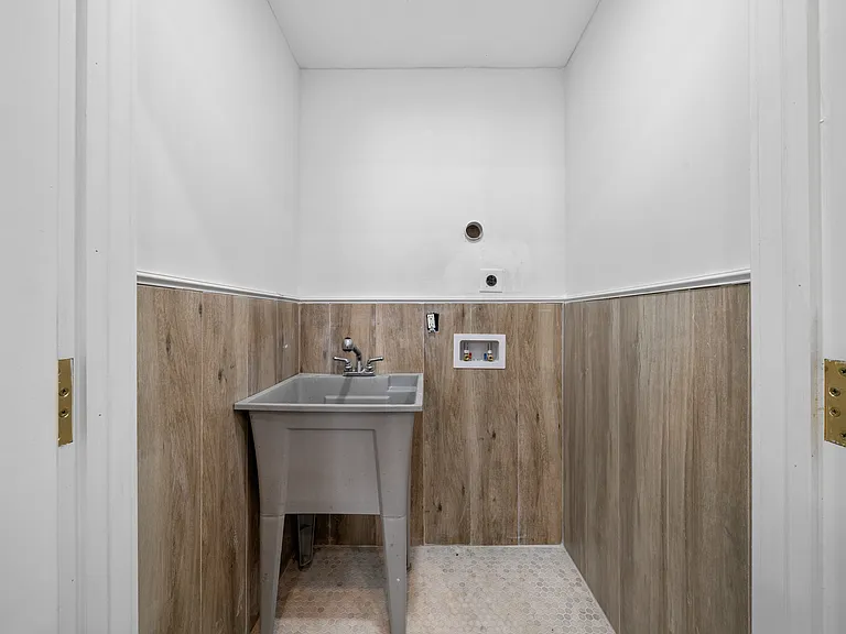 257 Southlawn Ave — Photo 15