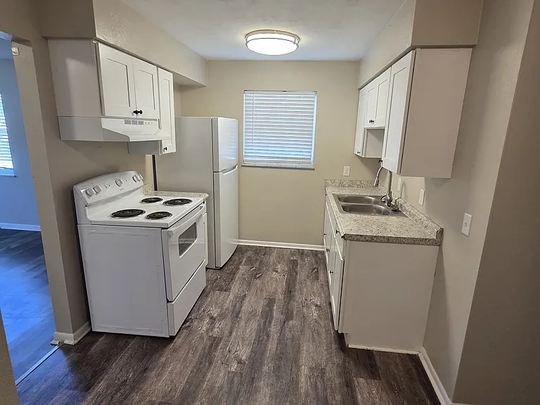 897 W Market St #C — Photo 6