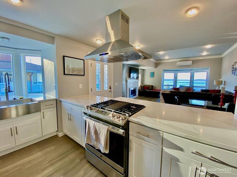 5th image of 2726 N 30th Street