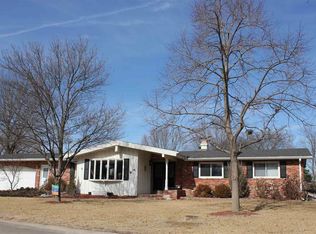 18 Sunset Dr, Hesston, KS 67062