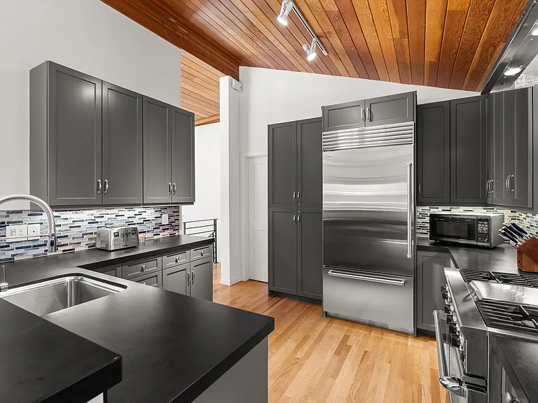 1006 E Hyman Ave #B — Photo 6