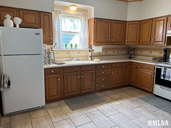 2829 E Sangamon Ave — Photo 31