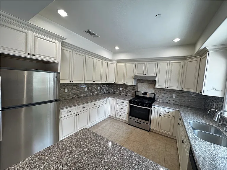 330 S Alhambra Ave — Photo 5