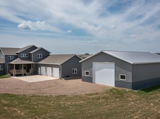 3213 James Dr N, Mandan, ND 58554
