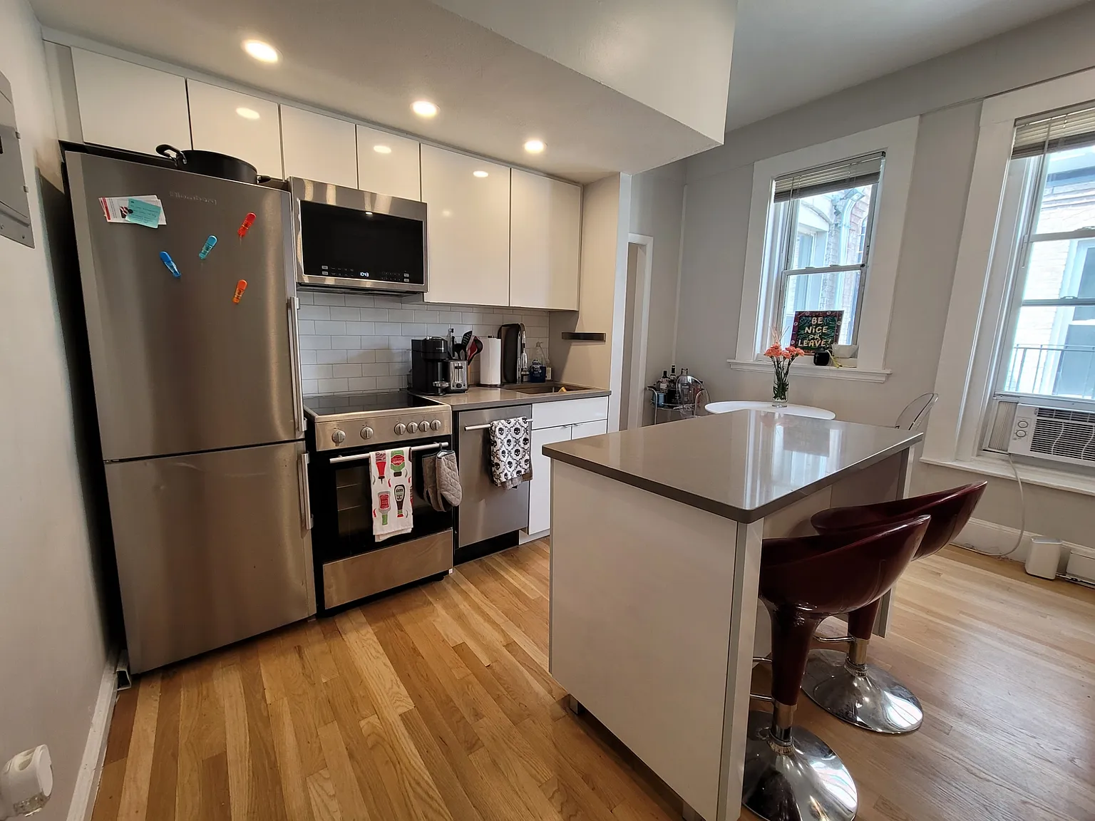 2 bed, 1.0 bath, $3,900 — Photo 1