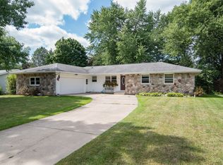 1013 Piccadilly Rd, Kalamazoo, MI 49006