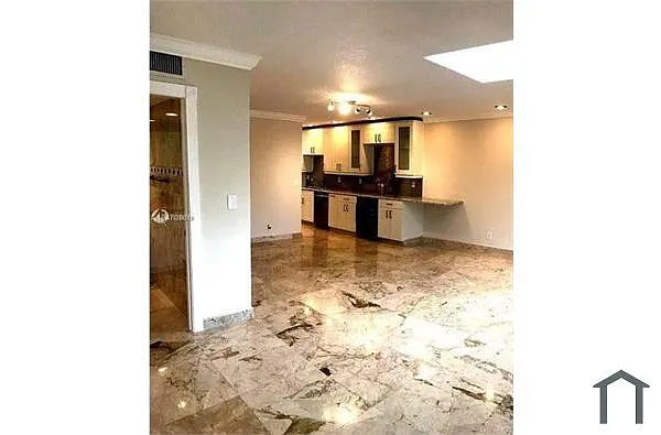 Building Photo - 301 Bonaventure Blvd #16