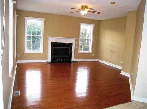 2nd image of 6 Candlewood Ln