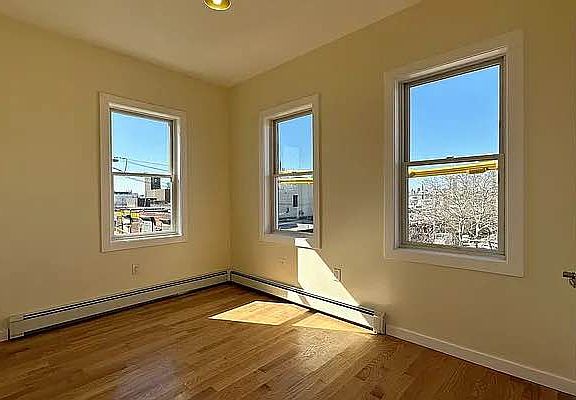 3rd image of 328 Nassau Ave #1