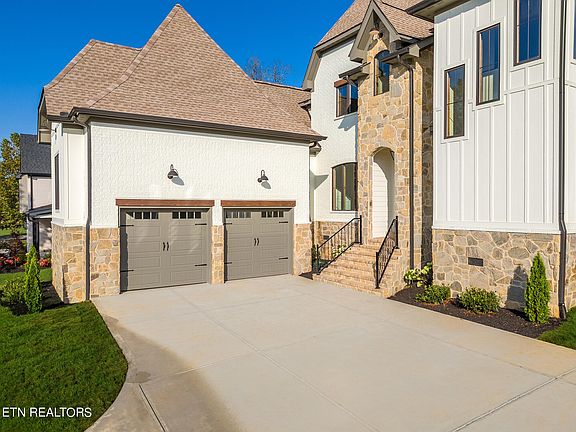 5th image of 544 Lone Willow Dr