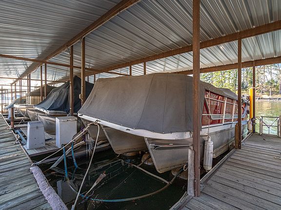 3rd image of 105 Grand Isle Dr