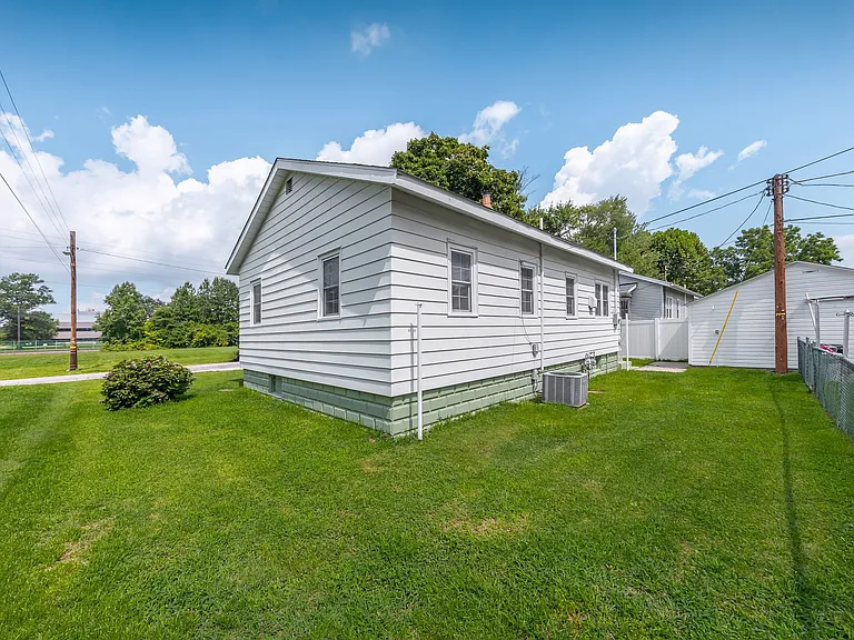 57 Jackson Rd — Photo 4