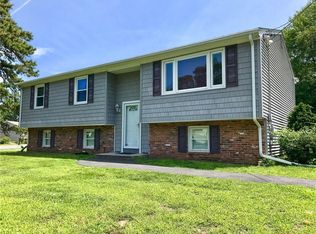 11 Carriage Rd, Cranston, RI 02920