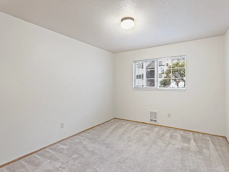 Heron View Apartment Homes — Photo 44