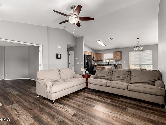 4th image of 1377 E PRYOR Road