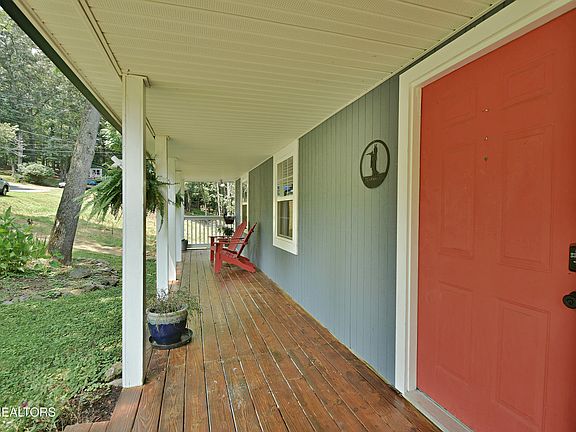 4th image of 700 Lake Forest Dr