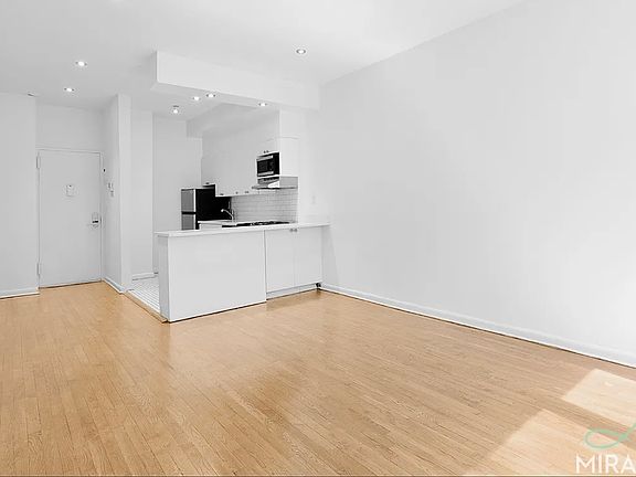 4th image of 116 Thompson St APT 1A