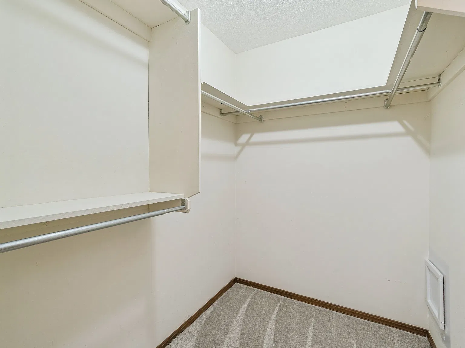 3 bed, 2150 sqft, $2,100 — Photo 3