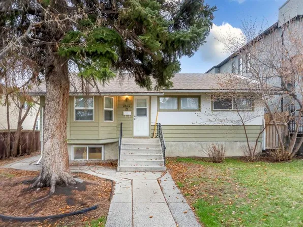 2822 W 40th St SW, Calgary, AB T3E 3J6