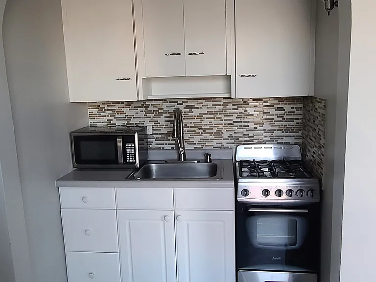 10 N Lake St — Photo 4