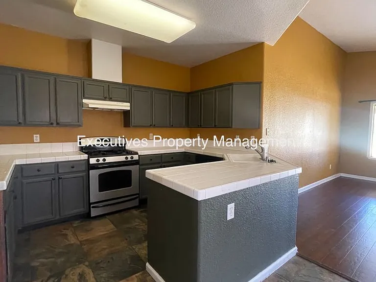 1308 Fairway Dr — Photo 4