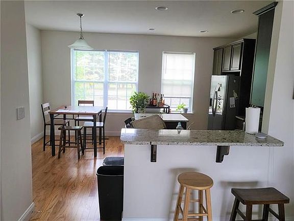 3rd image of 300 Stonewood Ln