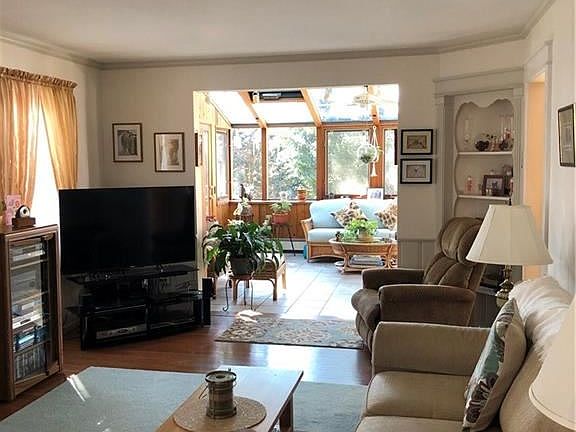3rd image of 35 Rockland Ave