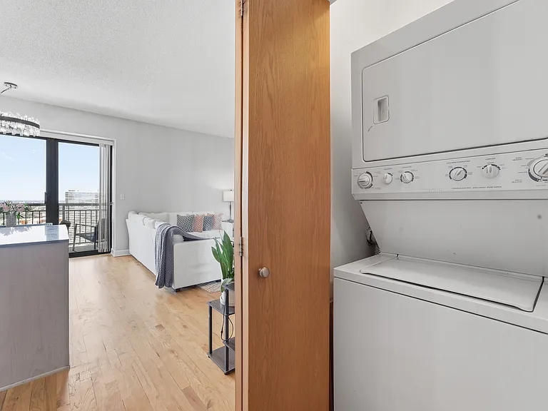 41 E 8th St #2905 — Photo 11