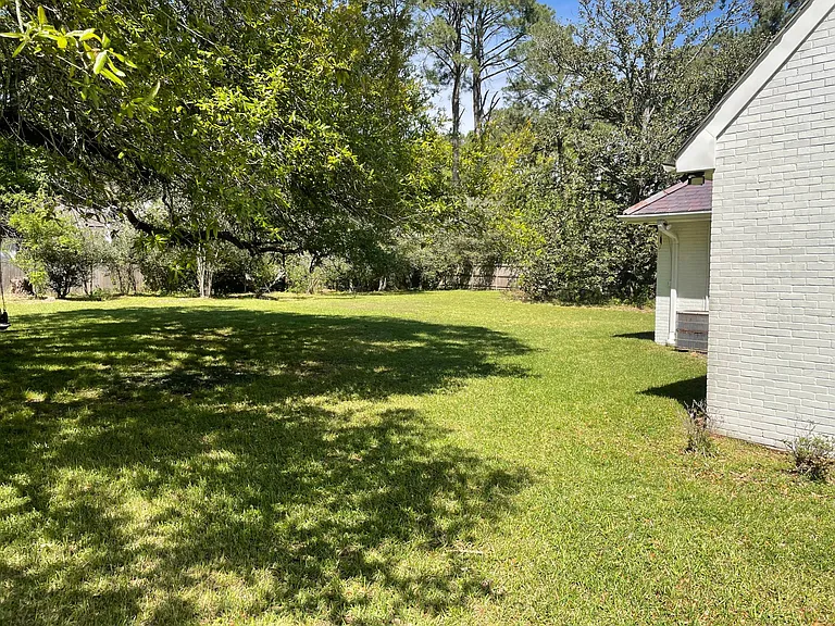 155 Rodney Dr — Photo 3