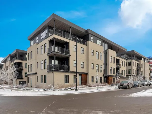 235 W Lebel Cres NW #302, Calgary, AB T3B 6L5