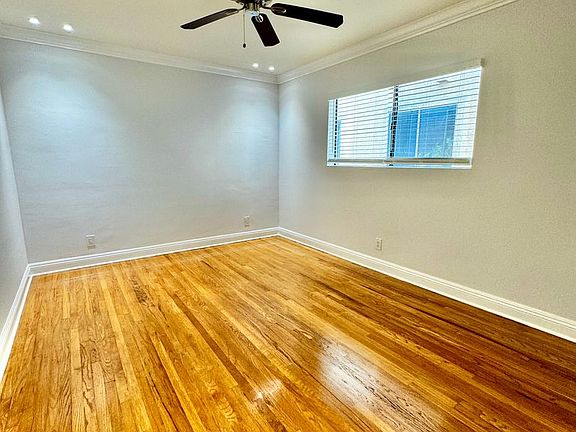 4th image of 1506 S Barrington Ave #102-B