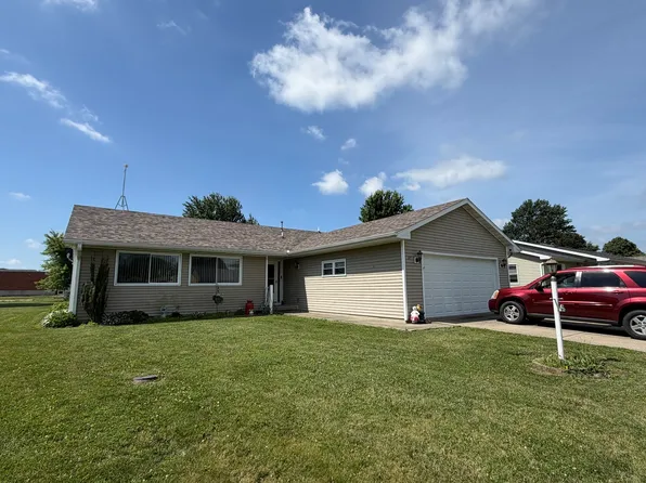 37 N Prairieview Ave, Tuscola, IL 61953
