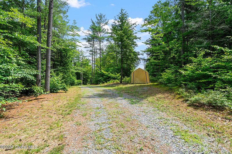 3rd image of 14 Wood Ridge Lane