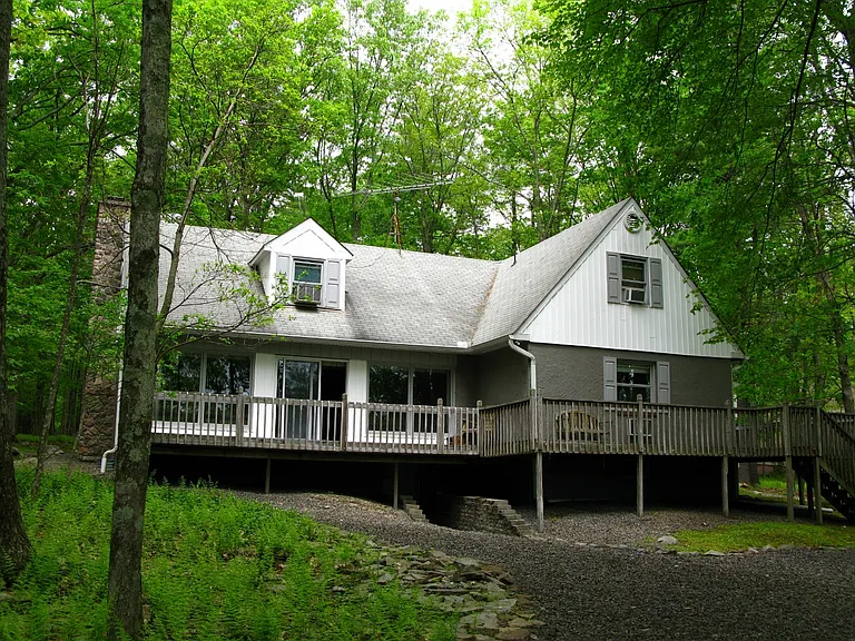 392 Hallowood Dr — Photo 3