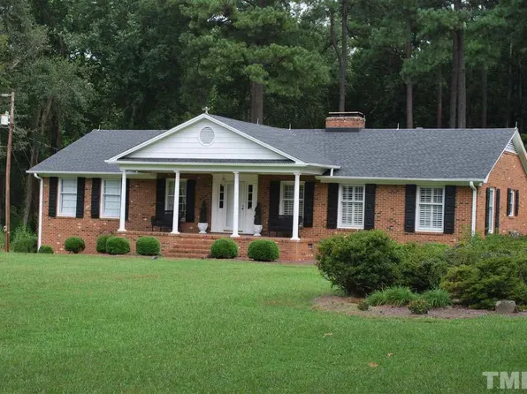 727 E Broad St, Fuquay Varina, NC 27526