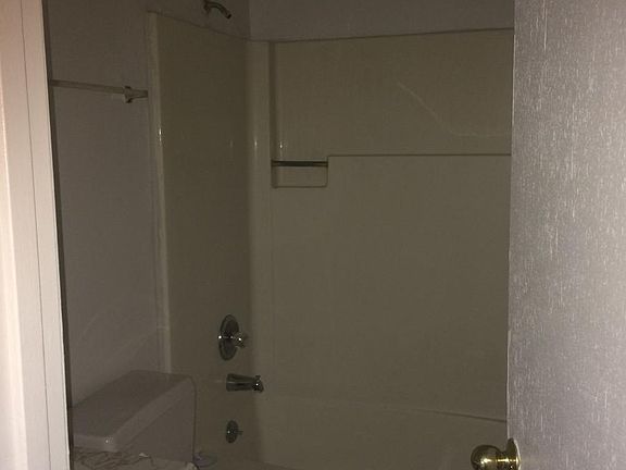 3rd image of 405 Anthony Dr