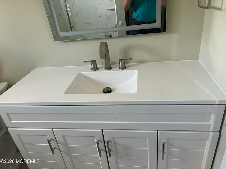 14 Skippers Blvd — Photo 7